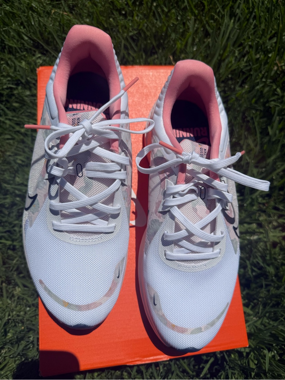 Nike Women's White and Pink Running Sneakers - Picture 6 of 6